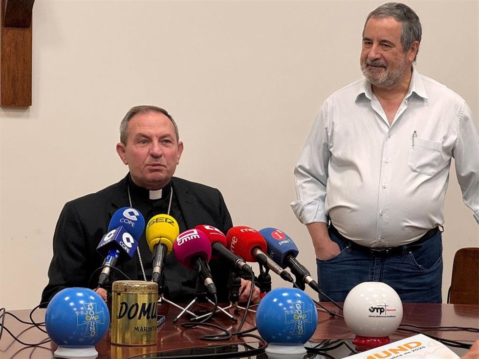 El obispo de Ciudad Real, Abilio Martínez, y el responsable de Misiones de la Diócesis, Damián Díaz.