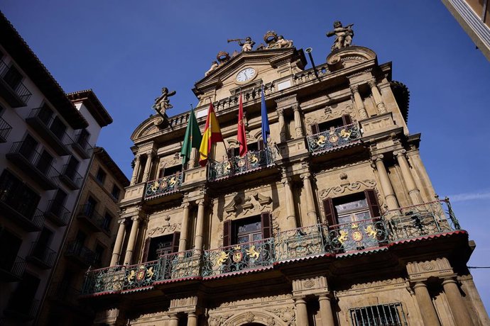 Archivo - Fachada del Ayuntamiento de Pamplona