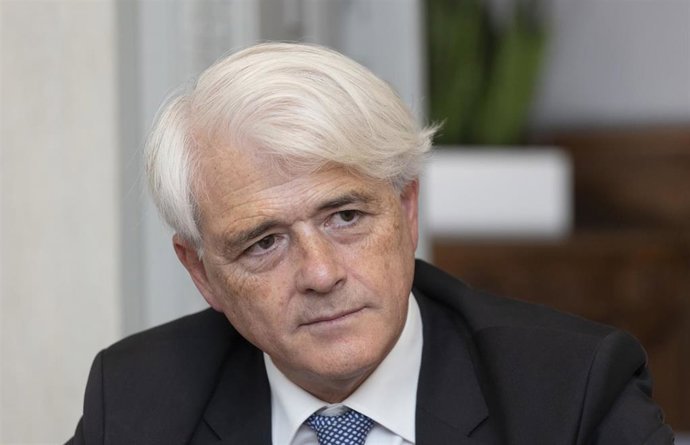 Archivo - El presidente del Consejo General de la Abogacía Española, Salvador González.