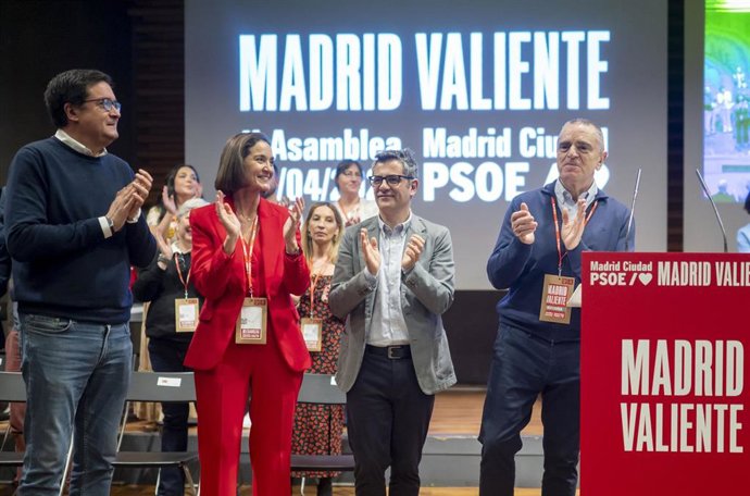 Archivo - (I-2D) El secretario general del PSOE de Madrid y ministro para la Transformación Digital y de la Función Pública, Óscar López, la nueva secretaria general del PSOE Madrid Ciudad, Reyes Maroto,  y el secretario de Justicia de la CEF y ministro d