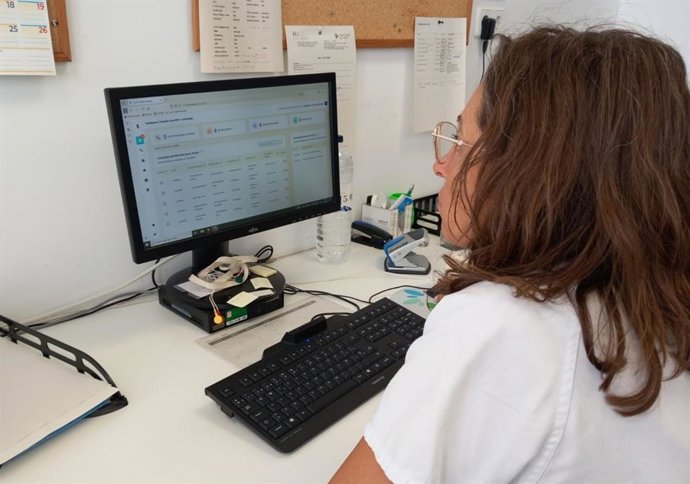 Enfermera con la plataforma de IA para pacientes con insuficiencia cardiaca