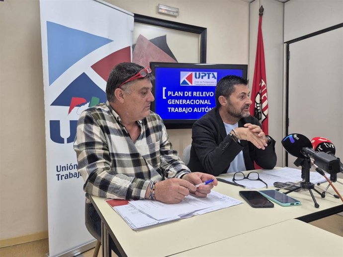 El secretario general de UPTA España, Eduardo Abad, junto a su homólogo regional, Javier Marzo