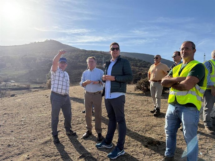 Visita del vicepresidente del consorcio MásMedio, Javier Prieto, y del secretario general de Sostenibilidad, Víctor del Moral, a las zonas afectadas por los incendios este verano en la provincia de Cáceres