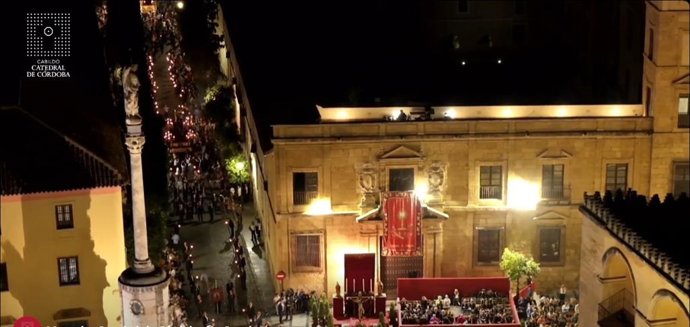 Celebración del Vía Crucis Magno en el entorno de la Mezquita-Catedral de Córdoba.