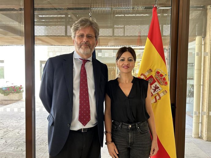 El embajador de España en Jordania, Miguel de Lucas, y Sira Rego.
