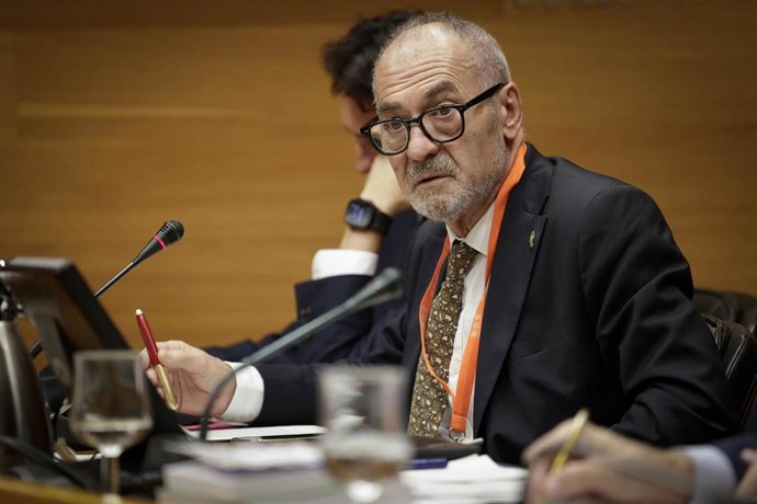 El catedrático José Mª Lozano comparece en la comisión de investigación sobre la dana en Les Corts