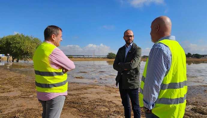 El vicepresidente de la Diputación de Albacete, Fran Valera, visitando la zona de la carretera AB-300 que conecta la A-31 con el Parador Nacional de Albacete.