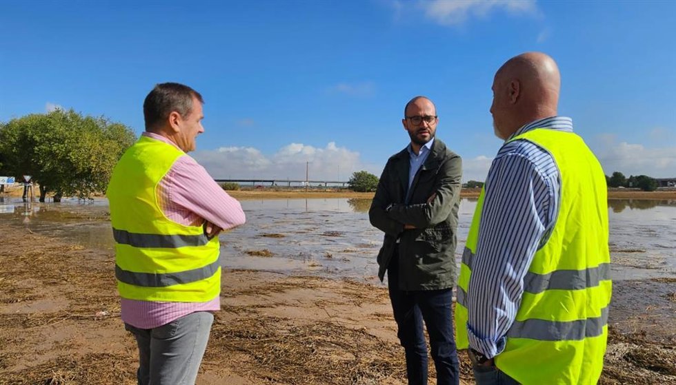 El vicepresidente de la Diputación de Albacete, Fran Valera, visitando la zona de la carretera AB-300 que conecta la A-31 con el Parador Nacional de Albacete.