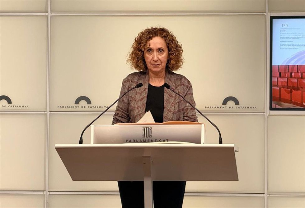 La portavoz de ERC en el Parlament, Ester Capella, en rueda de prensa.