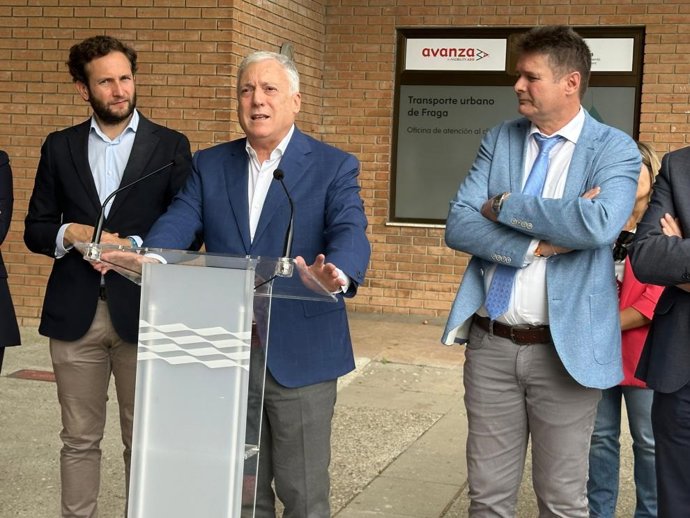 El consejero de Fomento, Octavio López, ha presentado en Fraga las nuevas conexiones.