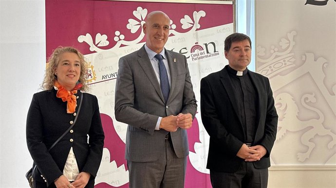 Raquel Jaén, José Antonio Diez y Luis García, esta mañana.