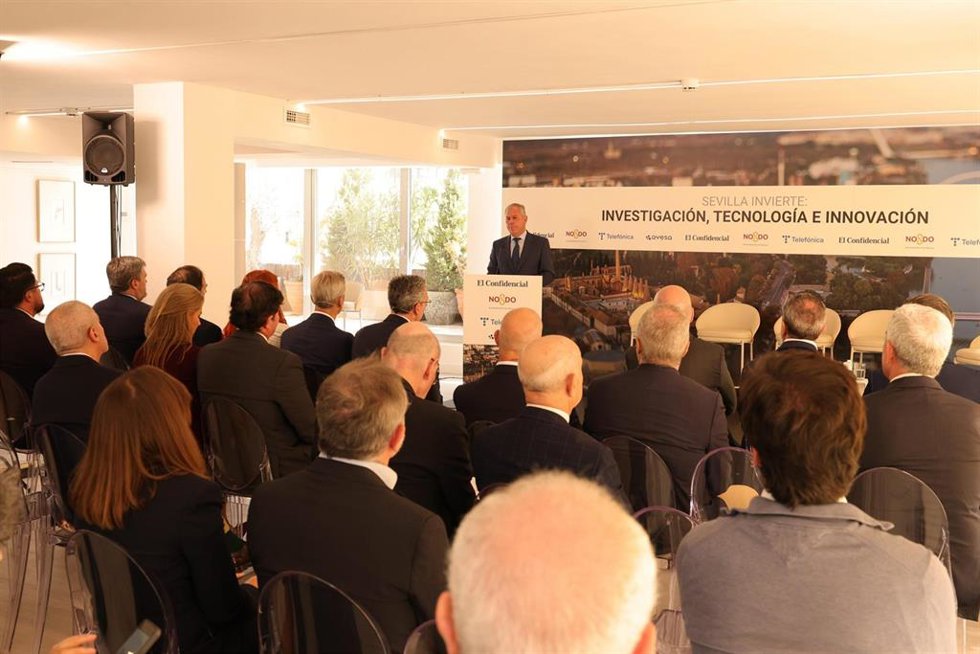 Participación del alcalde de Sevilla, José Luis Sanz, en el Foro Sevilla invierte: Investigación, tecnología e innovación organizado por El Confidencial.