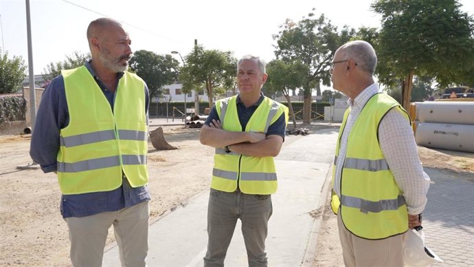 Imagen de archivo del alcalde de Sevilla, José Luis Sanz, en su visita a las obras en Santa Clara.