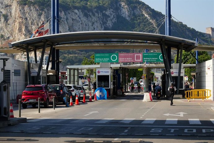 Archivo - Imágenes de la frontera entre España y el Peñón de Gibraltar. A 12 de junio de 2025 en La Línea de la Concepción, Cádiz (Andalucía).