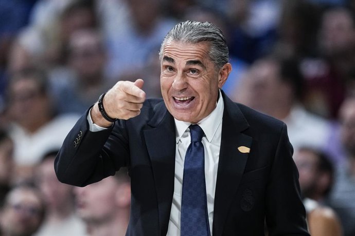 Sergio Scariolo, head coach of Real Madrid, gestures during the Turkish Airlines Euroleague 2025/26 League Phase MD2, match played between Real Madrid and Olympiacos Piraeus at Madrid Arena on October 02, 2025 in Madrid, Spain.