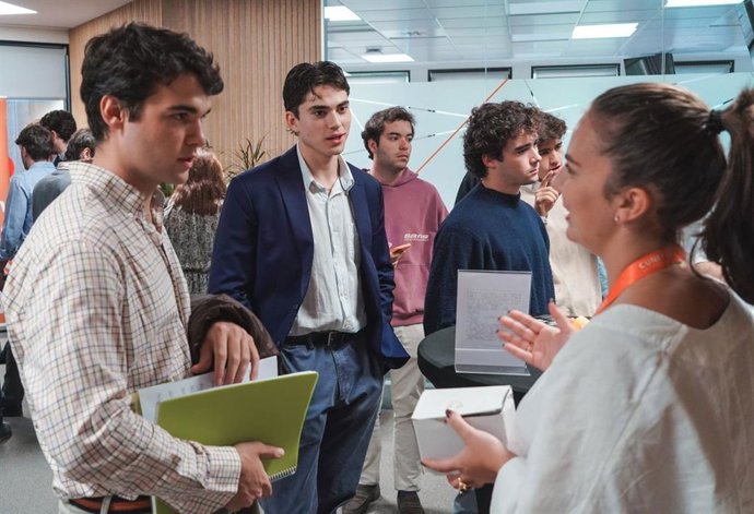 Estudiantes en el XXI Foro de Empleo de CUNEF Universidad