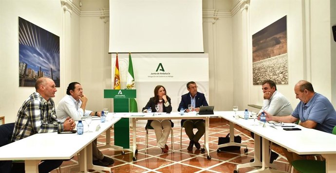 La delegada de la Junta de Andalucía en Málaga, Patricia Navarro, mantiene reunión con representantes de las principales organizaciones agrarias y ganaderas de la provincia.