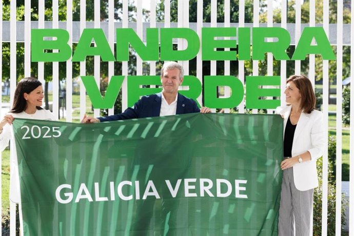 Acto de entrega de los distintivos Bandera Verde de Galicia, en el que participa el presidente de la Xunta, Alfonso Rueda