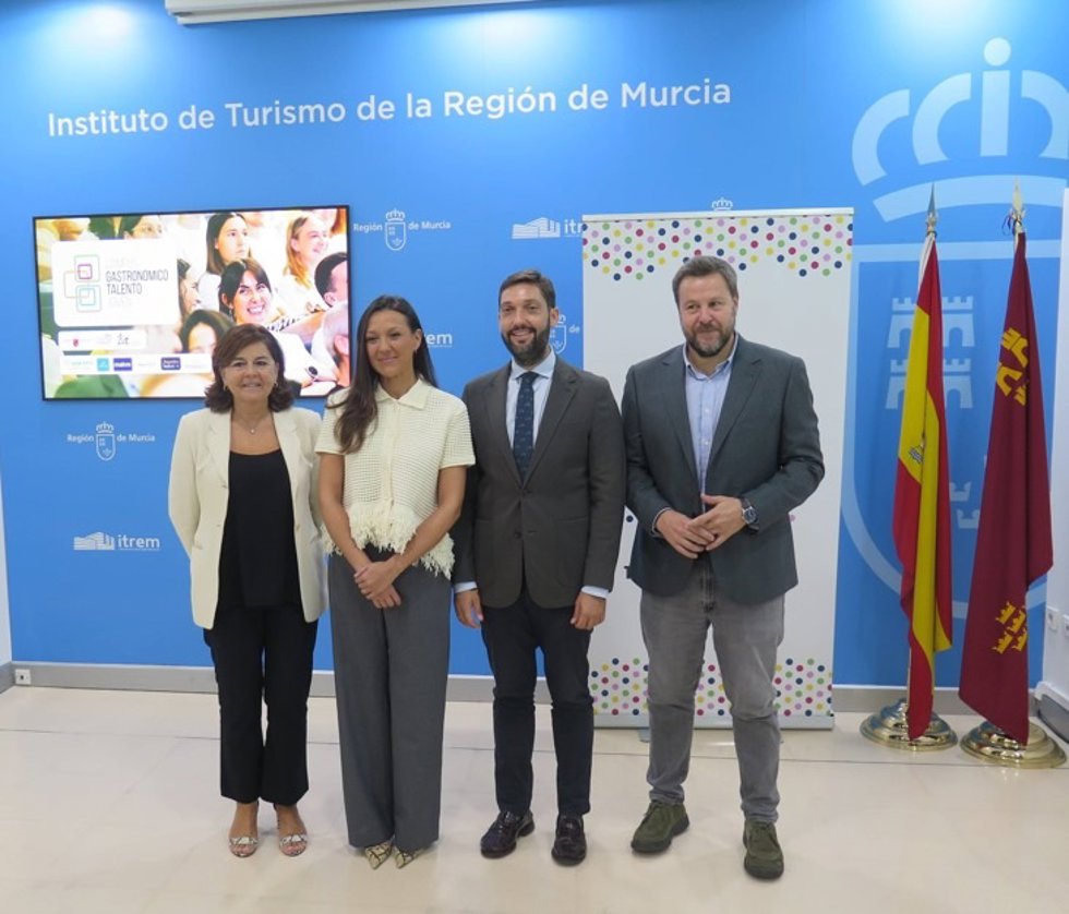 La consejera Carmen Conesa, con la directora de Gastroactitud, el responsable de Comunicación de Estrella de Levante y el director del Instituto de Turismo