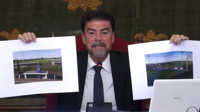 El alcalde de Alicante, Luis Barcala, habla sobre la futura Ciudad Deportiva del Hércules durante el debate sobre el estado de la ciudad de 2025