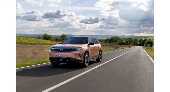 Opel abre sus primeros pedidos del Grandland Electric con autonomía de hasta 694 kilómetros.