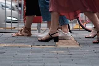 Calzado, pies, caminar (Foto de recurso).