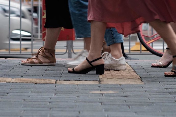 Calzado, pies, caminar (Foto de recurso).