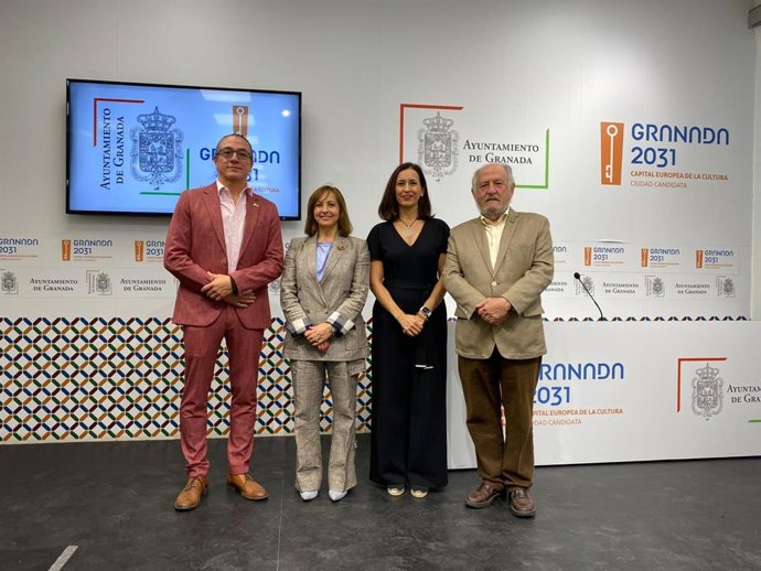 La concejala delegada de Políticas Sociales, Familia, Discapacidad y Mayores, Amparo Arrabal, en la presentación del II Foro Internacional por la Paz que se celebrará en Granada.
