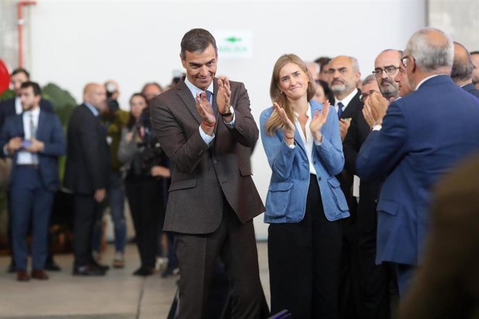 El presidente del Gobierno, Pedro Sánchez, y la vicepresidenta tercera y ministra para la Transición Ecológica y el Reto Demográfico, Sara Aagesen, a 14 de octubre de 2025, en Ponferrada, León, Castilla y León (España).