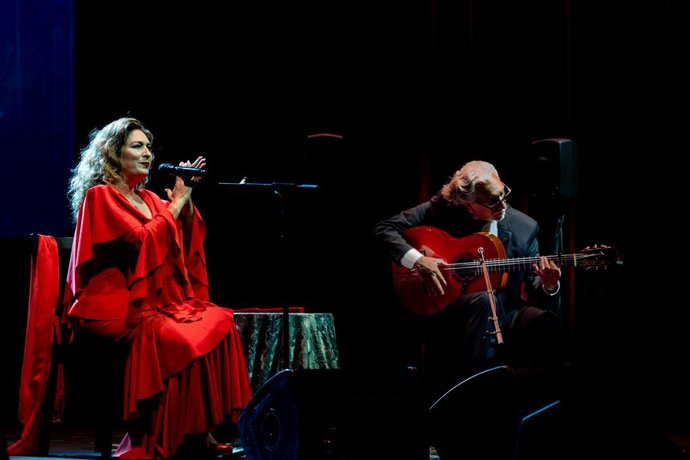 Archivo - La cantaora Estrella Morente y el guitarrista Rafael Riqueni en imagen de archivo. 