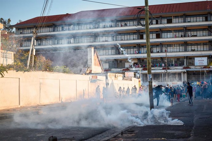 October 9, 2025, Antananarivo, Analamanga, Madagascar: Protesters throw tear gas back at Malagasy security forces near the Befelatanana Maternity Hospital on October 9, 2025. The clashes have been going on for two weeks after Gen Z demanded institutional 