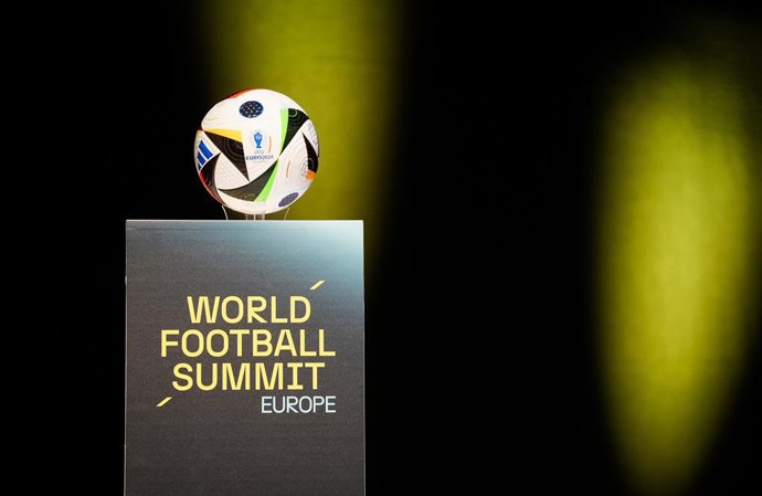 Archivo - Detalle de World Football Summit. A 18 de septiembre de 2024, en Sevilla (Andalucía, España). Este miércoles, en el marco de World Football Summit, Javier Tebas, presidente de LALIGA, ha participado en la intervención “Future of Football with Ja