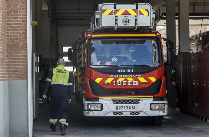 Archivo - Camión de bomberos del Cuerpo de Bomberos de València.