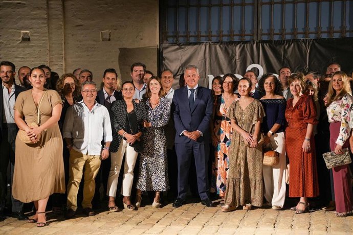Encuentro del alcalde de Sevilla, José Luis Sanz, con directores de los colegios de la ciudad.