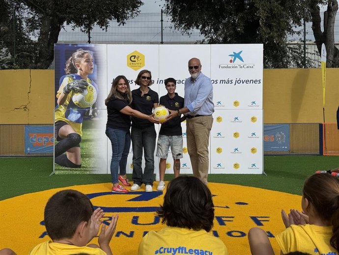 Inauguración del Cruyff Court en La Línea de la Concepción.