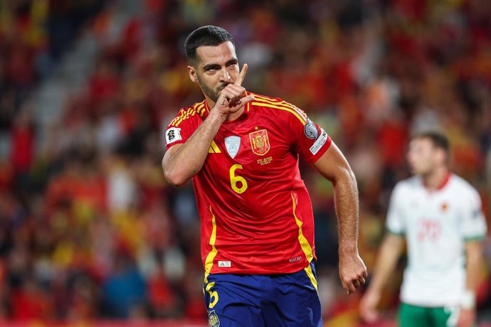 Mikel Merino, da Espanha, comemora um gol durante a partida de qualificação para a Copa do Mundo da FIFA 2026 entre Espanha e Bulgária no Jose Zorrilla em 14 de outubro de 2025 em Valladolid, Espanha.