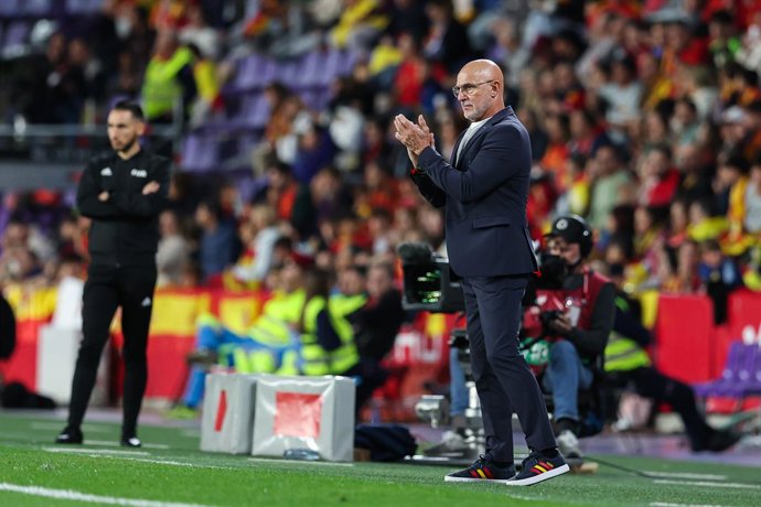 Luis de la Fuente, head coach of Spain, gestures during the FIFA World Cup 2026 qualifier match between Spain and Bulgaria at Jose Zorrilla on October 14, 2025 in Valladolid, Spain.