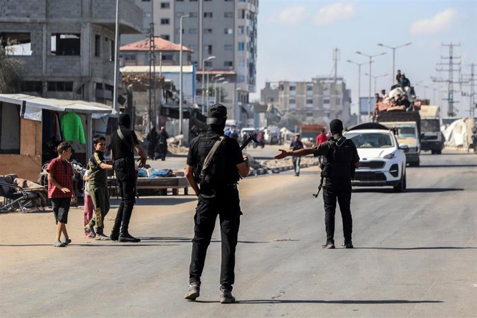 Fuerzas de seguridad en el campo de refugiados de Al Nuseirat, en la Franja de Gaza 