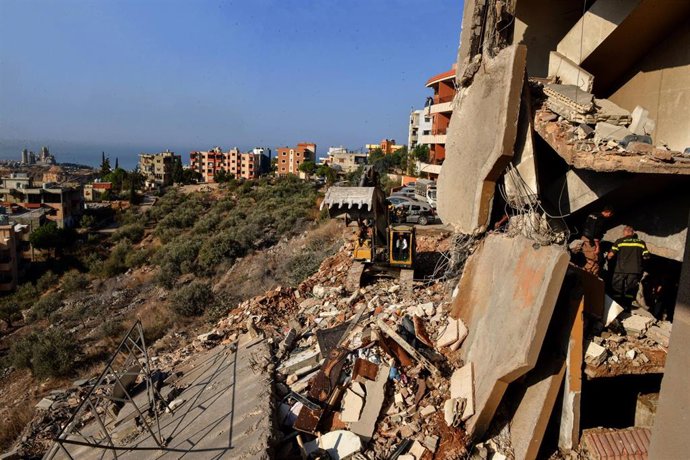 Archivo - Escombros de un edificio atacado por el Ejército israelí en Barja, en el sur de Líbano