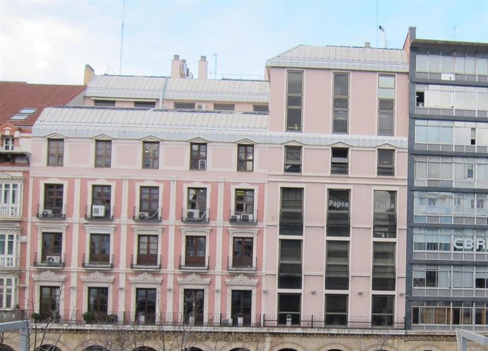 Archivo - Viviendas en el centro de Zaragoza.