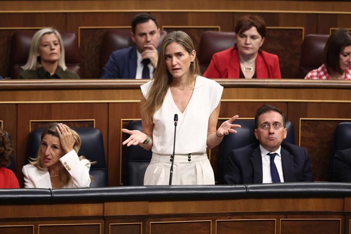 La vicepresidenta tercera y ministra para la Transición Ecológica y el Reto Demográfico, Sara Aagesen, interviene durante una sesión de Control al Gobierno, en el Congreso de los Diputados, a 7 de octubre de 2025, en Madrid (España). El pleno del Congreso