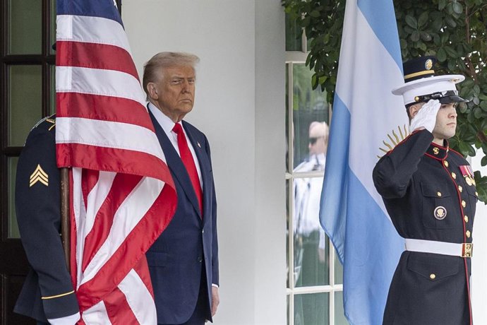Donal Trump en la Casa Blanca esperando al presidente argentino Javier Milei