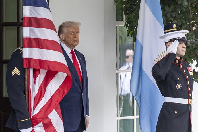 14 October 2025, US, Washington: US President Donald Trump waits for the arrival of the Argentine President Javier Milei at the West Wing of the White House for a working lunch. Photo: Mehmet Eser/ZUMA Press Wire/dpa