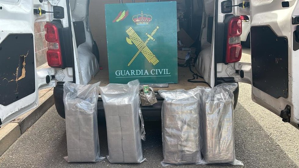 Los fardos con la droga intervenidos en la furgoneta del detenido en Segovia,.