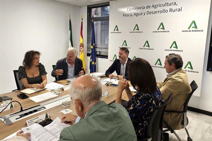 Reunión por primera vez del Consejo Andaluz de Protección de Animales de Compañía.