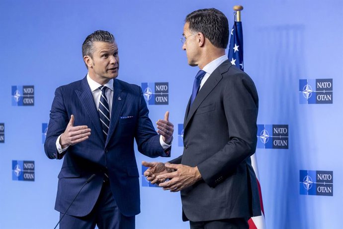 Archivo - Arquivo - O secretário-geral da OTAN, Mark Rutte, e o secretário de Defesa dos EUA, Pete Hegseth.