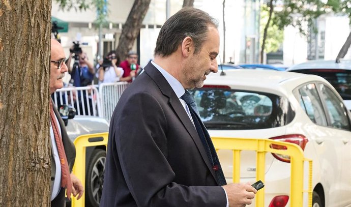 Archivo - El exministro de Transportes José Luis Ábalos a su llegada al Tribunal Supremo, a 23 de junio de 2025, en Madrid (España). 