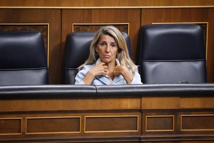 La vicepresidenta segunda y ministra de Trabajo y Economía Social, Yolanda Díaz, durante una sesión plenaria en el Congreso de los Diputados, a 16 de septiembre de 2025, en Madrid (España). El Congreso debate este martes una iniciativa de Esquerra Republi