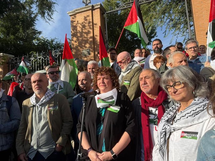 CCOO y UGT protestan frente al Niño Jesús para recordar a niños fallecidos en Gaza y exigir que se cumpla el plan de paz