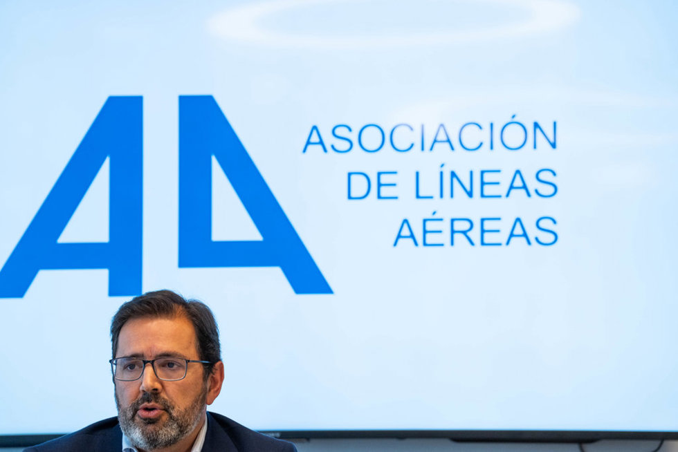 El presidente de ALA, Javier Gándara, comparece para valorar la pretensión de Consumo en relación al equipaje de mano en cabina, en las Oficinal de Tinkle, a 31 de mayo de 2024, en Madrid (España)